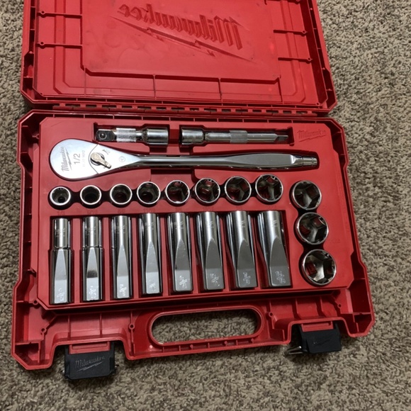 Milwaukee 1/2” Ratchet Socket Set 48-22-9410 - Picture 2 of 3